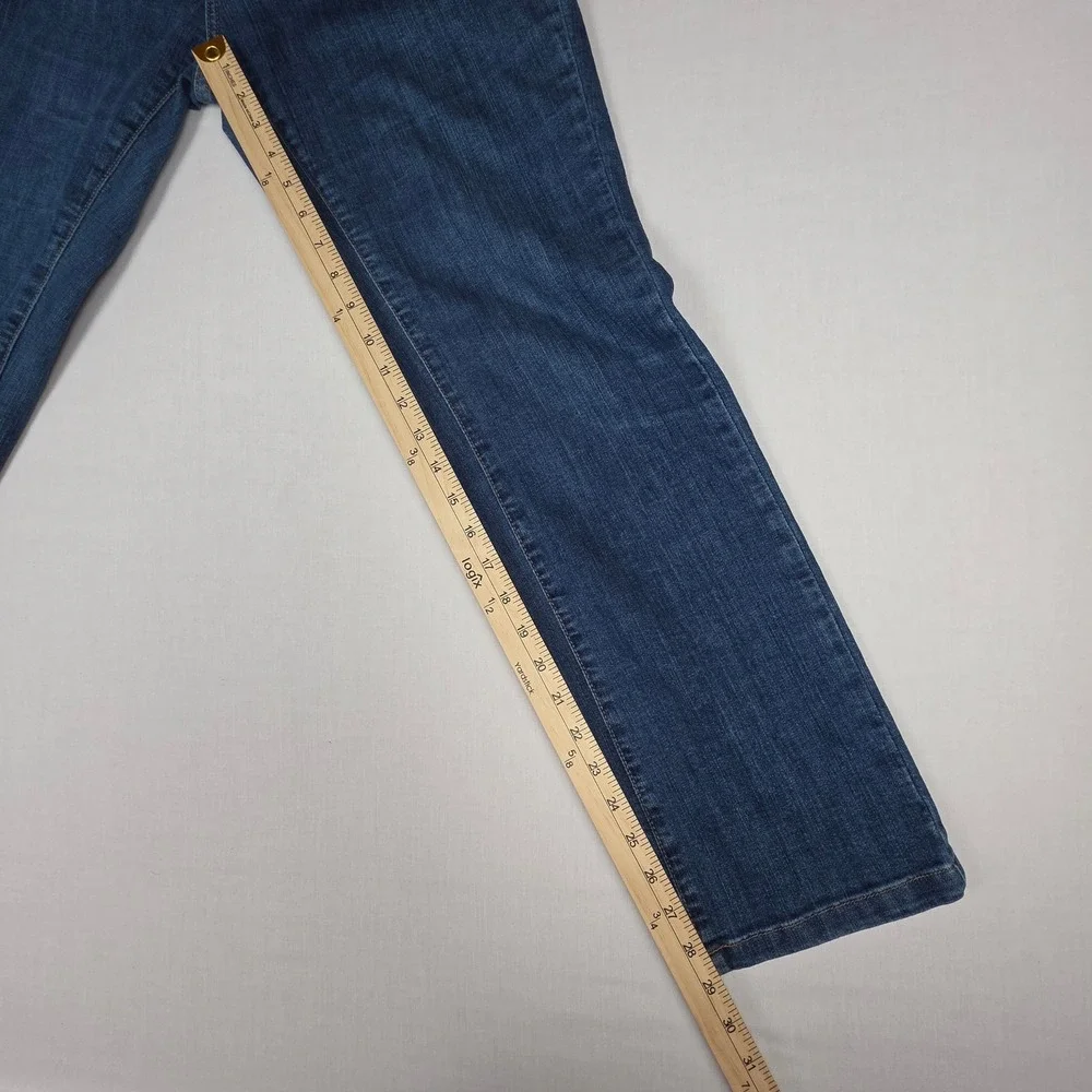 L.L.Bean Classic Fit Straight Leg Jeans Womens 10 Reg Blue Stretch Cotton Denim